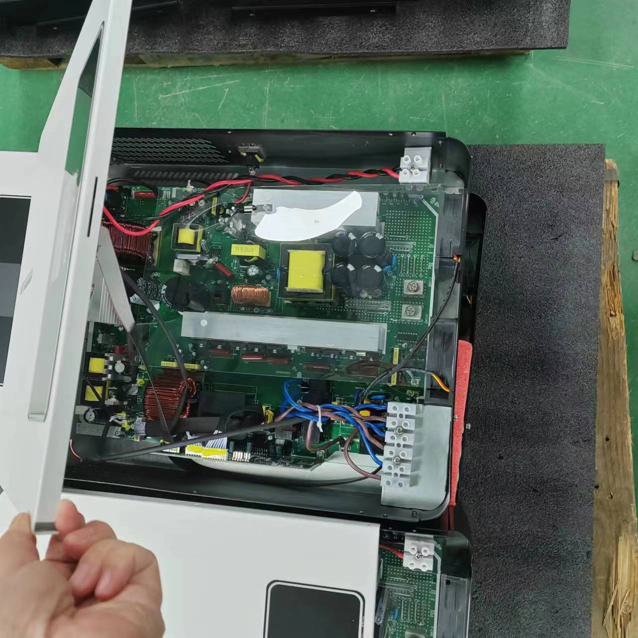 NEXT ECO 6.2KW 120A جهد إدخال كهروضوئي عالي بدون بطارية Mppt Hybrid Inverter